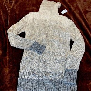 GAP cable-knit sweater in tunic length. NWT
